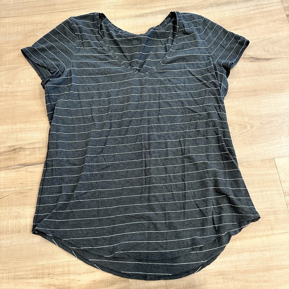lululemon athletica Charcoal Gray Striped V-Neck Short Sleeve Tee